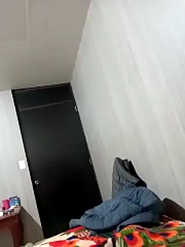 luuiss12 online show from 12-05-25, 08:24