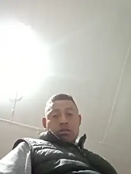 luuiss12 online show from 10-30-25, 05:28