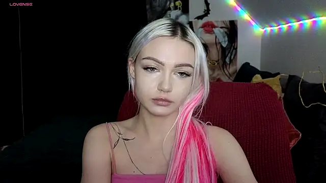 LinaLirian online show from 11-27-25, 08:53