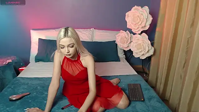 LinaLirian online show from 10-25-25, 02:17