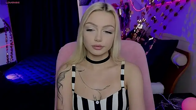 Snapshot of LinaLirian chatting on 06-30-26, 01:11 LinaLirian online show from 06-30-26, 01:11