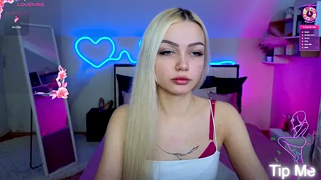 LinaLirian online show from 02-11-26, 10:04