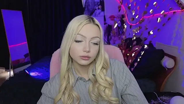 Snapshot of LinaLirian chatting on 07-11-26, 10:04 LinaLirian online show from 07-11-26, 10:04