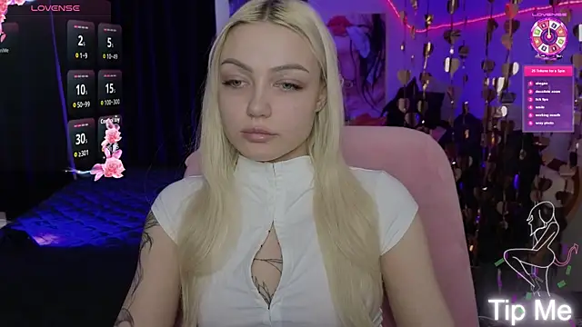 Snapshot of LinaLirian chatting on 04-22-26, 10:11 LinaLirian online show from 04-22-26, 10:11