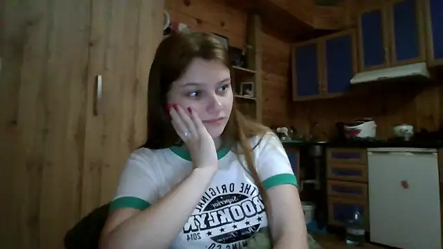 Snapshot of Little_shygirl chatting on 09-19-25, 02:15 Little shygirl online show from 09-19-25, 02:15