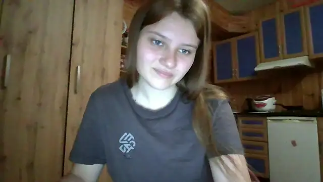 Snapshot of Little_shygirl chatting on 09-30-25, 04:18 Little shygirl online show from 09-30-25, 04:18