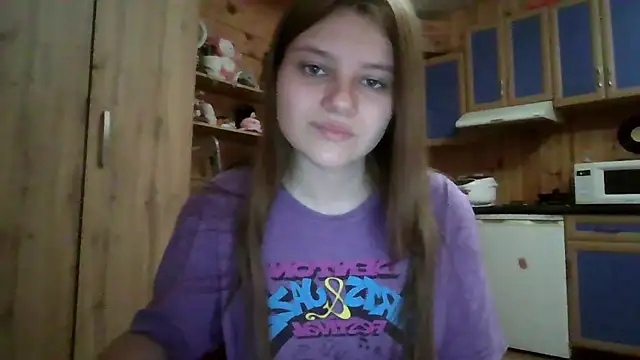 Snapshot of Little_shygirl chatting on 09-28-25, 02:18 Little shygirl online show from 09-28-25, 02:18