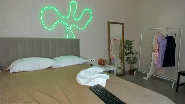 Candy Cansew online show from 09-13-25, 12:21