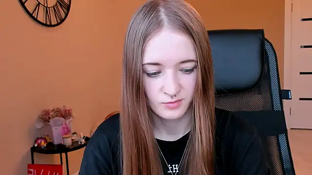 Snapshot of KateKayer chatting on 10-22-25, 09:31 KateKayer online show from 10-22-25, 09:31