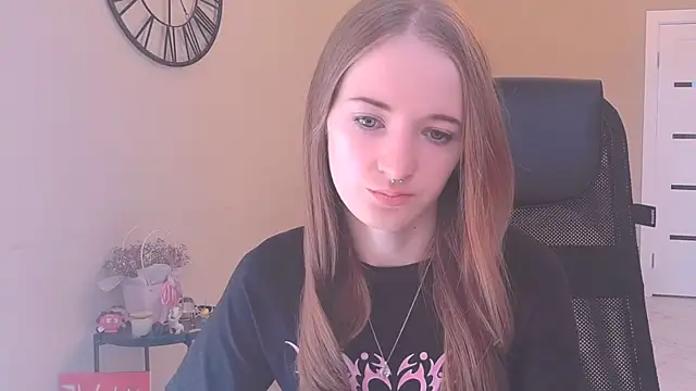 Snapshot of KateKayer chatting on 09-18-25, 08:39 KateKayer online show from 09-18-25, 08:39