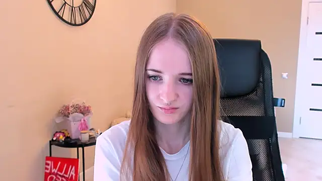 Snapshot of KateKayer chatting on 10-19-25, 09:12 KateKayer online show from 10-19-25, 09:12