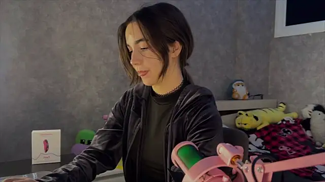 Snapshot of CupSizeGirl chatting on 02-16-26, 09:41 CupSizeGirl online show from 02-16-26, 09:41