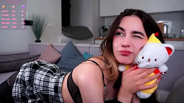 Snapshot of CupSizeGirl chatting on 11-20-25, 01:56 CupSizeGirl online show from 11-20-25, 01:56