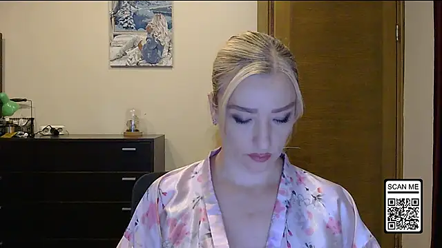Snapshot of Wild_Silk_Desire chatting on 10-20-25, 02:06 Wild Silk Desire online show from 10-20-25, 02:06