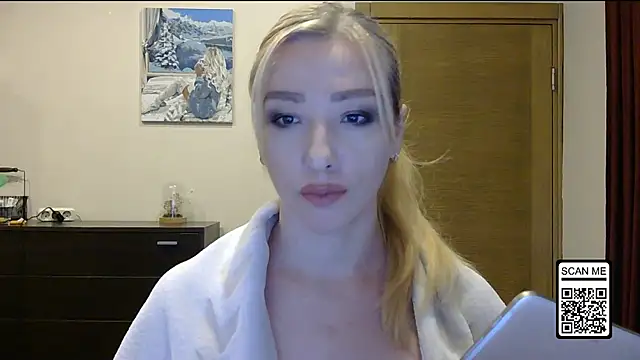 Snapshot of Wild_Silk_Desire chatting on 10-23-25, 02:05 Wild Silk Desire online show from 10-23-25, 02:05