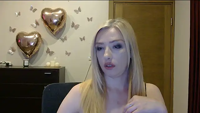 Snapshot of Wild_Silk_Desire chatting on 06-23-26, 04:27 Wild Silk Desire online show from 06-23-26, 04:27