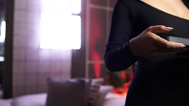 Susan wall online show from 10-10-25, 01:01