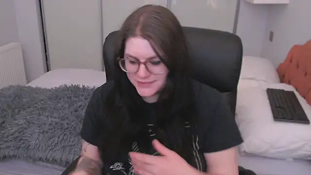 GothSuccubusBabe online show from 02-25-26, 04:18