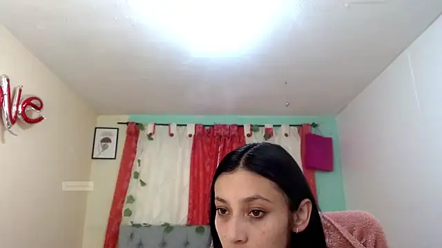 Snapshot of vale_miel chatting on 09-23-25, 06:04 vale miel online show from 09-23-25, 06:04