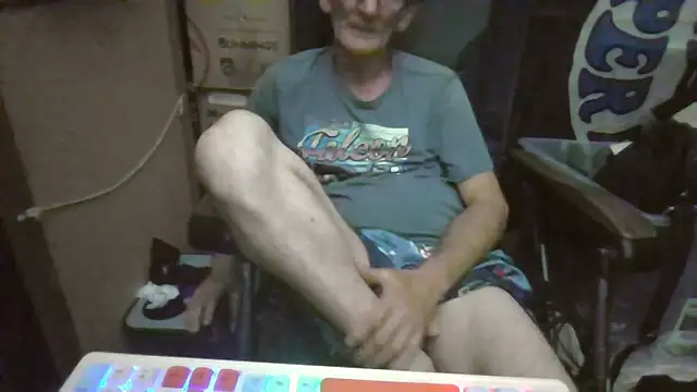 Lovyourpuss online show from 05-17-26, 02:06