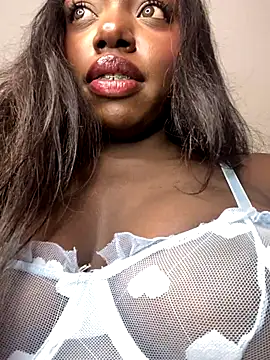 Snapshot of alissradiante1 chatting on 11-23-25, 02:43 alissradiante1 online show from 11-23-25, 02:43