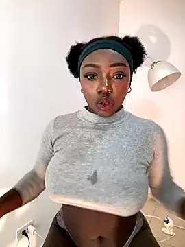 Snapshot of alissradiante1 chatting on 10-29-25, 01:48 alissradiante1 online show from 10-29-25, 01:48