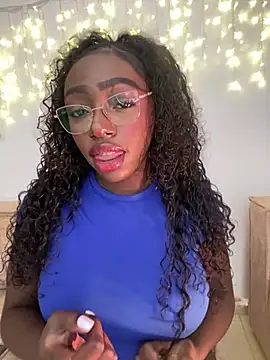 Snapshot of alissradiante1 chatting on 01-15-26, 02:59 alissradiante1 online show from 01-15-26, 02:59