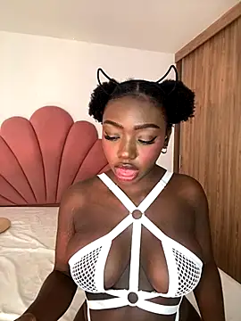 Snapshot of alissradiante1 chatting on 11-06-25, 01:20 alissradiante1 online show from 11-06-25, 01:20