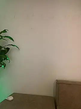 Snapshot of alissradiante1 chatting on 06-25-26, 01:47 alissradiante1 online show from 06-25-26, 01:47