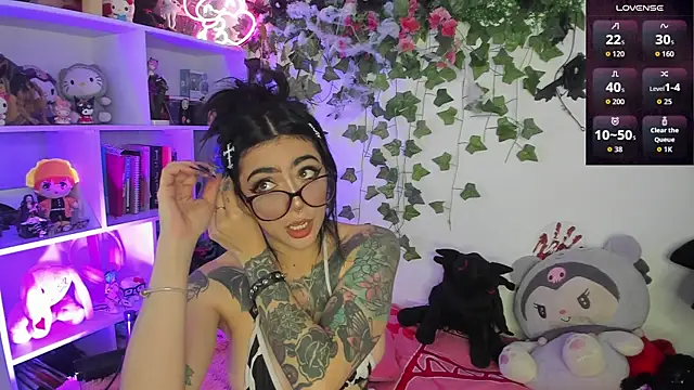 sarahminage  online show from 11-18-25, 09:07