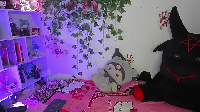 sarahminage  online show from 11-25-25, 05:02