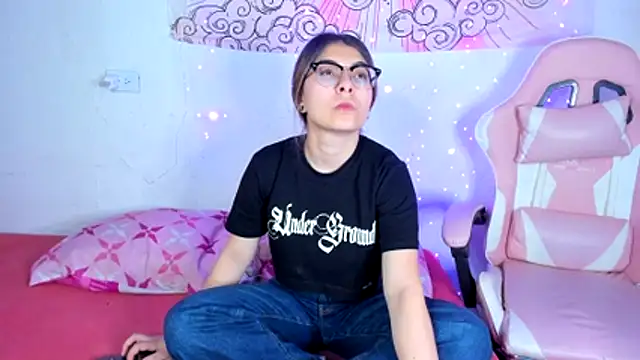 abbie jensen  online show from 06-19-26, 05:13