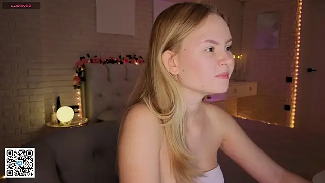 Snapshot of FlowersLover chatting on 09-11-25, 05:46 FlowersLover online show from 09-11-25, 05:46