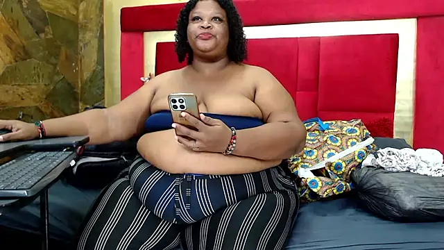 Snapshot of Exoticbigmandy chatting on 06-12-26, 09:45 Exoticbigmandy online show from 06-12-26, 09:45