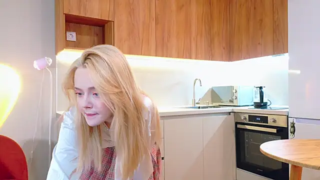 StarrShinee online show from 11-10-25, 03:33