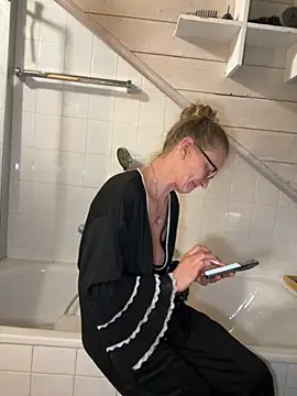 LucyLingerie78 online show from 12-04-25, 08:08