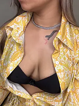 Scarlett 1819 online show from 04-18-26, 05:48