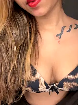 Scarlett 1819 online show from 10-29-25, 05:12