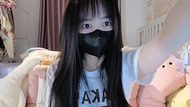 Snapshot of love-uiui chatting on 10-08-25, 03:02 love-uiui online show from 10-08-25, 03:02