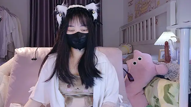 love-uiui online show from 10-28-25, 02:27