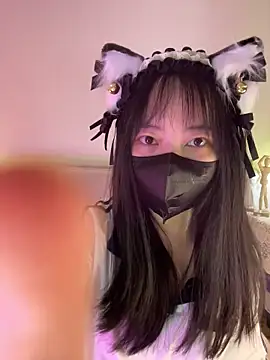 Snapshot of love-uiui chatting on 10-23-25, 12:26 love-uiui online show from 10-23-25, 12:26