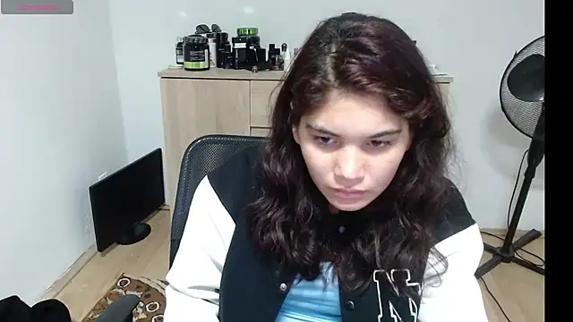 Snapshot of MalloryMyers chatting on 10-12-25, 08:32 MalloryMyers online show from 10-12-25, 08:32