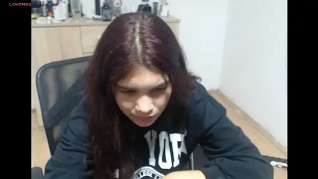 Snapshot of MalloryMyers chatting on 09-11-25, 05:57 MalloryMyers online show from 09-11-25, 05:57
