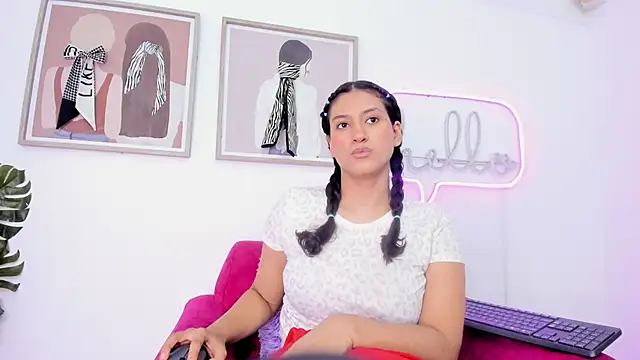 Snapshot of niia7 chatting on 06-14-26, 07:15 niia7 online show from 06-14-26, 07:15