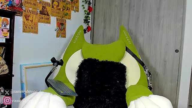 Snapshot of sammy_devinne chatting on 10-15-25, 08:17 sammy devinne online show from 10-15-25, 08:17