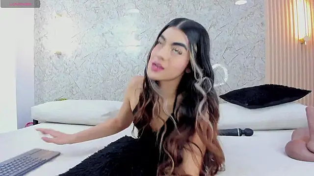Snapshot of Antonella_west chatting on 10-10-25, 08:09 Antonella west online show from 10-10-25, 08:09