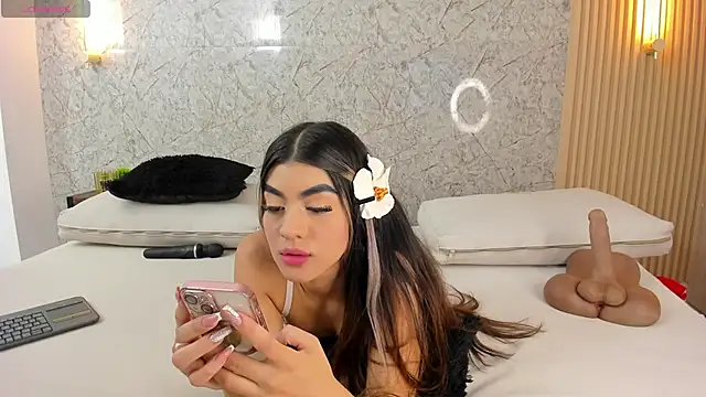 Snapshot of Antonella_west chatting on 10-16-25, 07:44 Antonella west online show from 10-16-25, 07:44