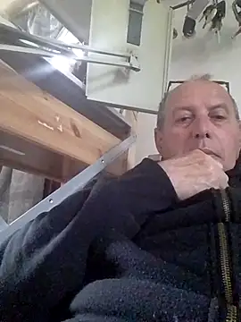 Vince072 online show from 04-12-26, 04:21