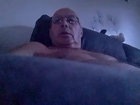 Vince072 online show from 07-11-26, 04:13