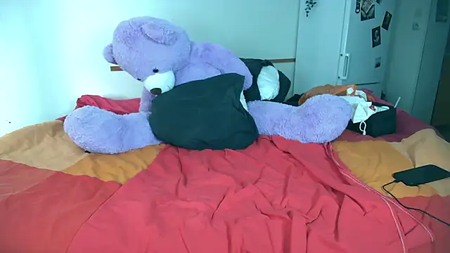 Snapshot of Violett3333 chatting on 04-04-26, 04:46 Violett3333 online show from 04-04-26, 04:46